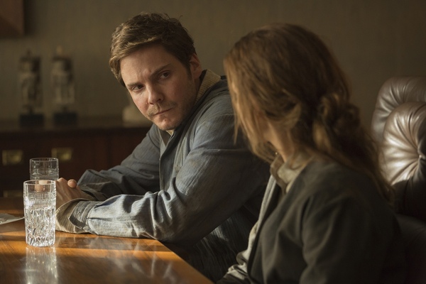 Daniel (DANIEL BRÜHL) with Lena (EMMA WATSON) in “Colonia”.