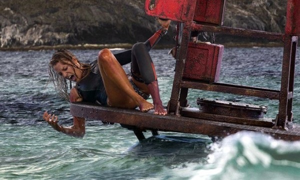 THE SHALLOWS  (4)