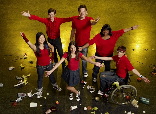 GLEE:The new comedy for the  aspiring underdog in all of us  premieres Wednesday, Sept. 9 (9:00-10:00 PM ET/PT) on FOX. Pictured Clockwise from L:  Jenna Ushkowitz, Chris Colfer, Cory Monteith, Amber Riley, Kevin McHale and Lea Michele. ©2009 Fox Broadcasting Co. CR: Matthias Clamer/FOX