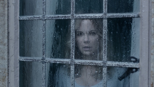 M220  Kate Beckinsale stars in Relativity Studios' THE DISAPPOINTMENTS ROOM. Photo Credit:  courtesy of Relativity Studios Copyright:    ฉ 2014 DR Productions, LLC.  All Rights Reserved.