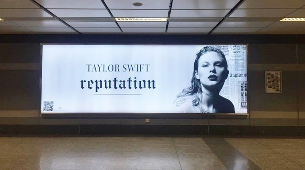 TAYLOY SWIFT 1